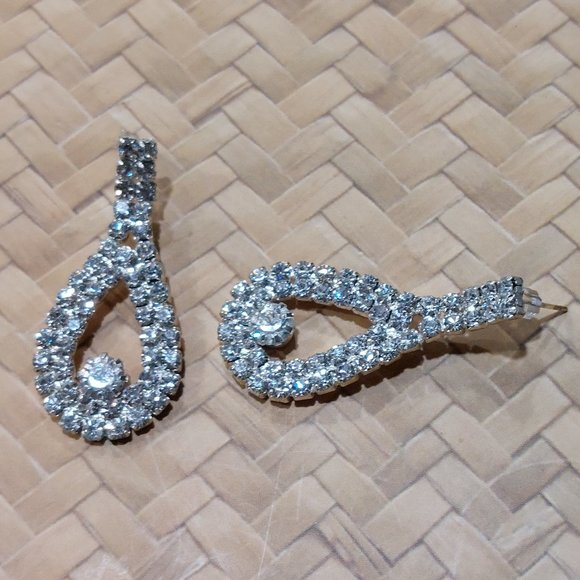 Women's Teardrop Dangle Rhinestones Earrings - NWOT - Picture 7 of 7